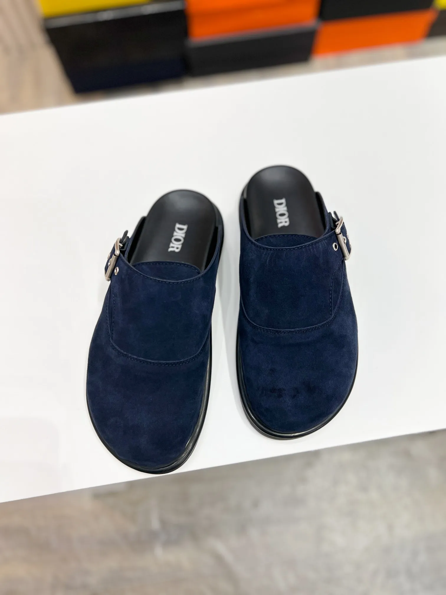 Men's Men's Shoes 💰360 [New Style] 🐝🐝2025ss Dior's latest men's slippers are a must-have. Dior Alias ​​Men's Genuine Leather Slippers This summer new Alias ​​sandal embodies a casual and elegant style. Carefully crafted from grained cow leather and Oblique printed fabric, with cowhide lining! Cross-strap design with metal-clad brass CD Diamond logo. The imported cowhide leather and rubber sole adds sophistication and comfort, while Oblique print-effect anti-slip panels add style. Code: 38-44 (45 can be customized